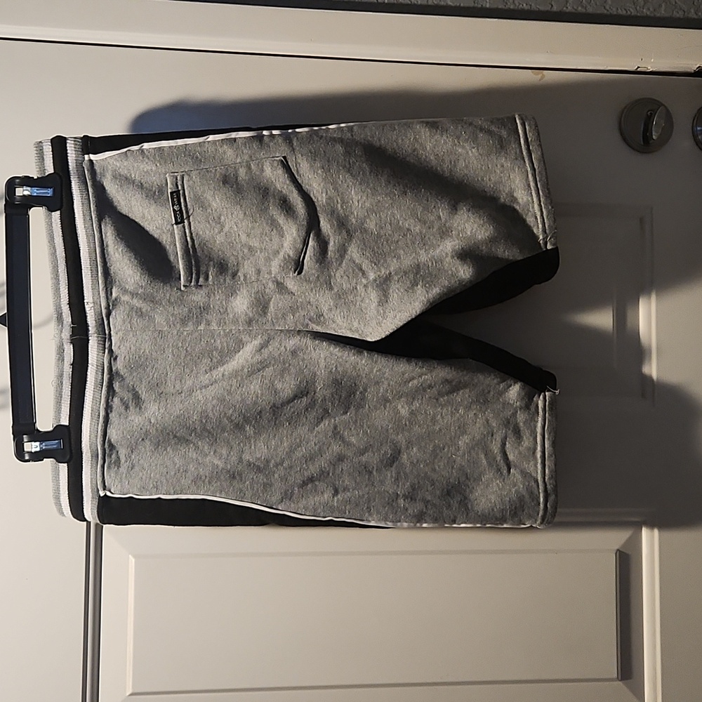 Rocawear shorts - Picture 2 of 3